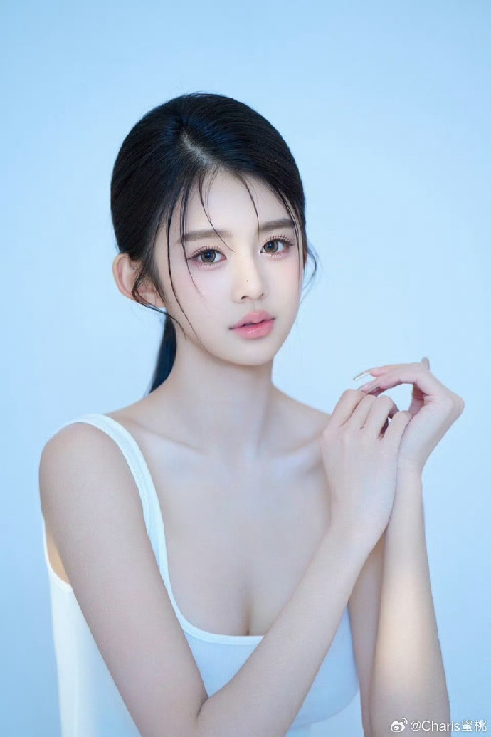 干净色调下的古装